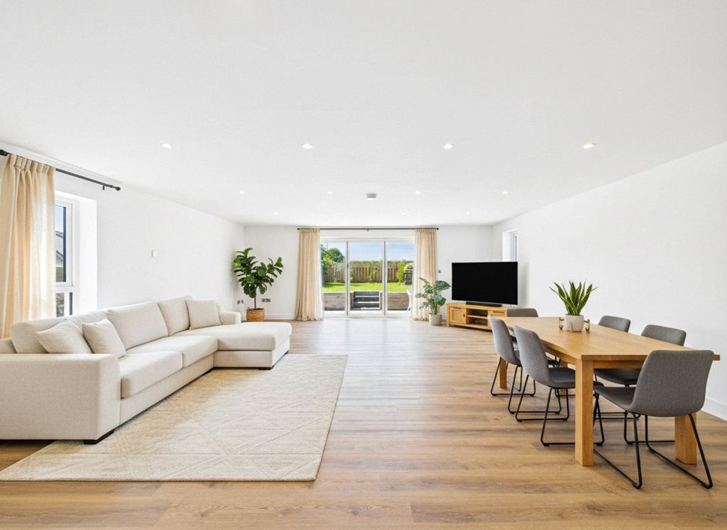 Property photo 2 of 15 Picture No. 26