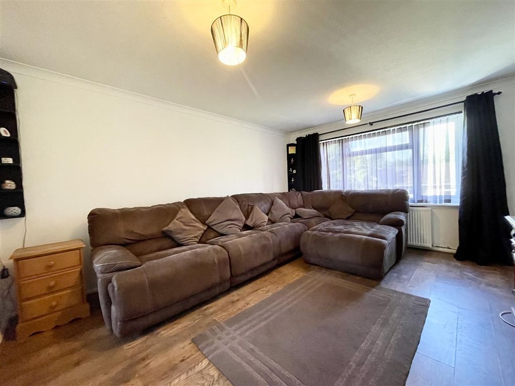 Property photo 3 of 8 Img_E1602.Jpg