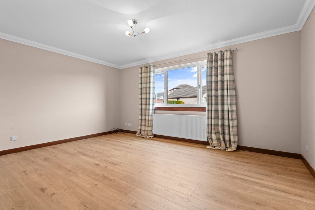 Property photo 2 of 28
