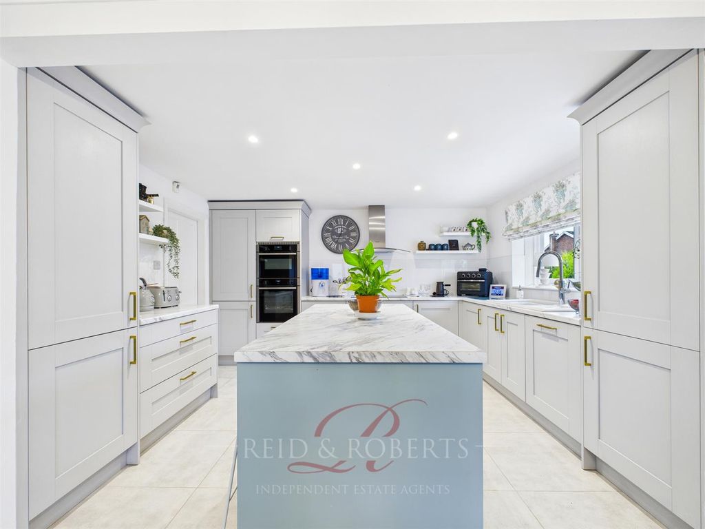 Property photo 2 of 33 Cam05148G0-Pr0117-Still035.Jpg