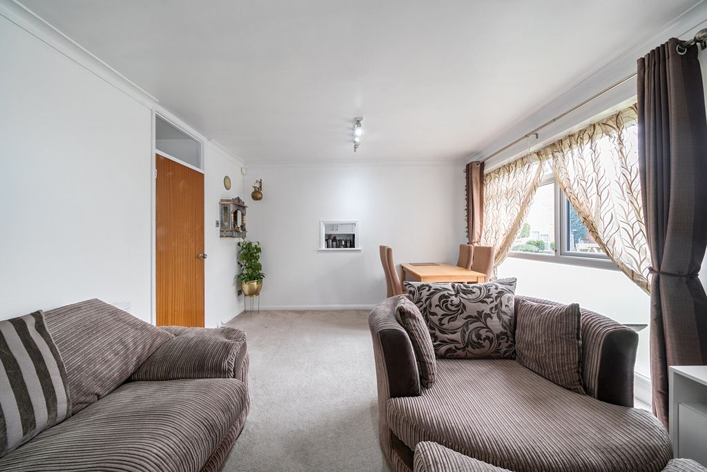 Property photo 3 of 20 1416657-5-699844A...