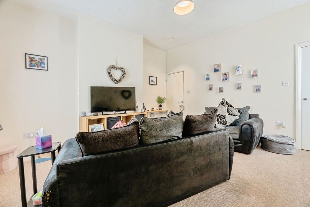 Property photo 2 of 19 Pbox-Img.Jpg