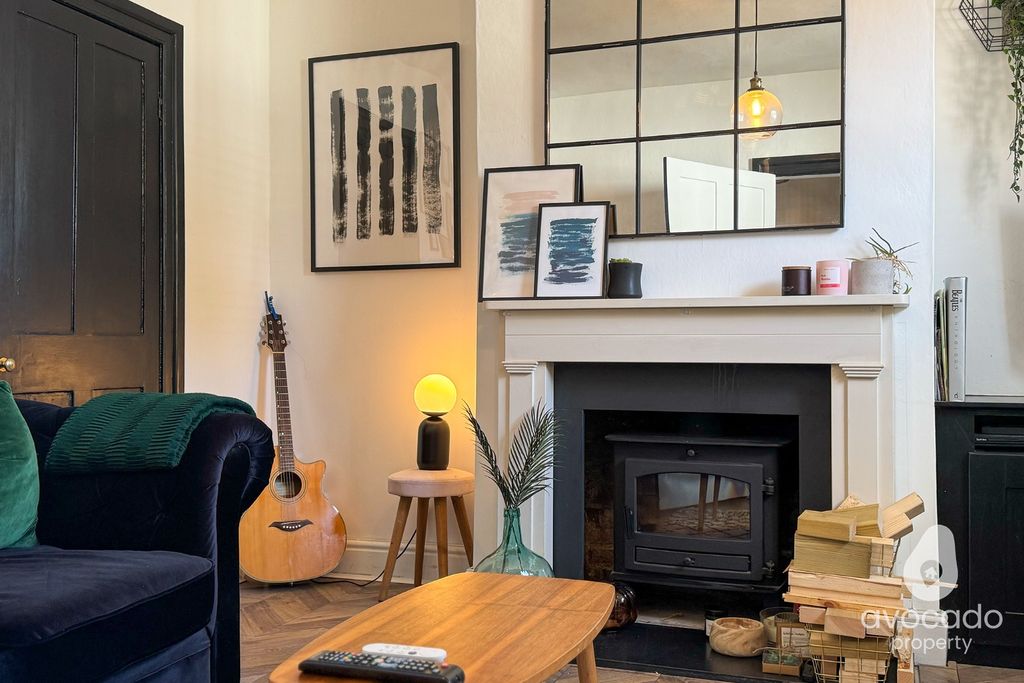 Property photo 2 of 17 4895484