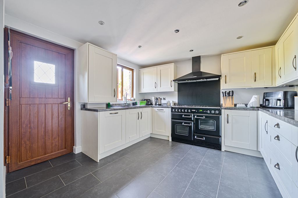 Property photo 3 of 23 1466013-14-6A171A9Ea744d-Arw-1