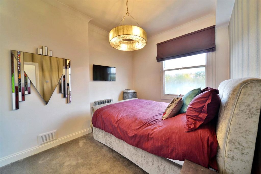 Property photo 2 of 9 Bedroom 1