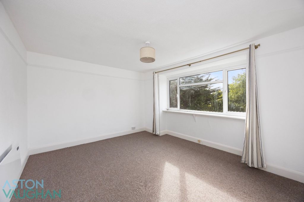 Property photo 2 of 10 5569761