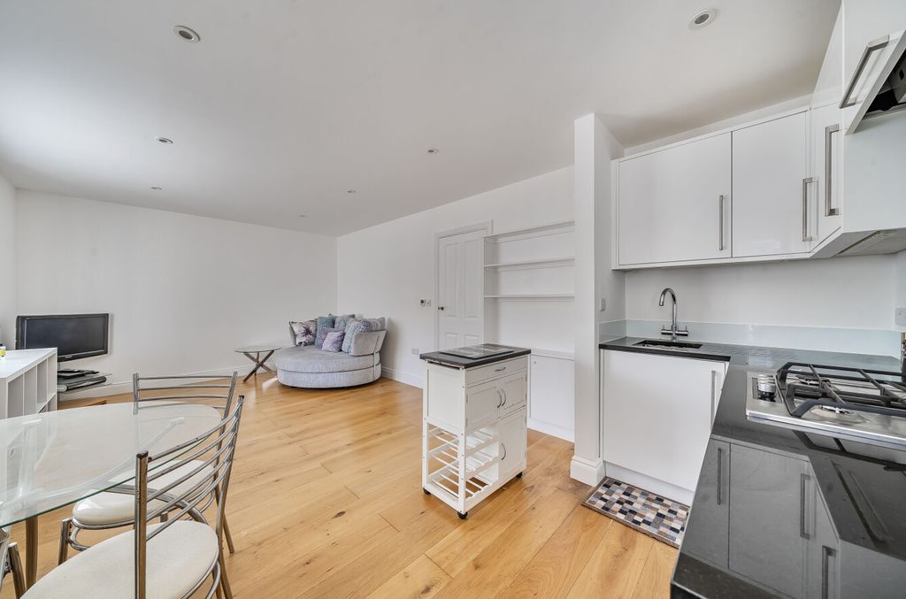 Additional image 13 of 2 bed flat for saleHigh Street, East Grinstead, West Sussex RH19