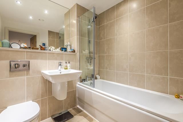 Property photo 3 of 21 Bathroom