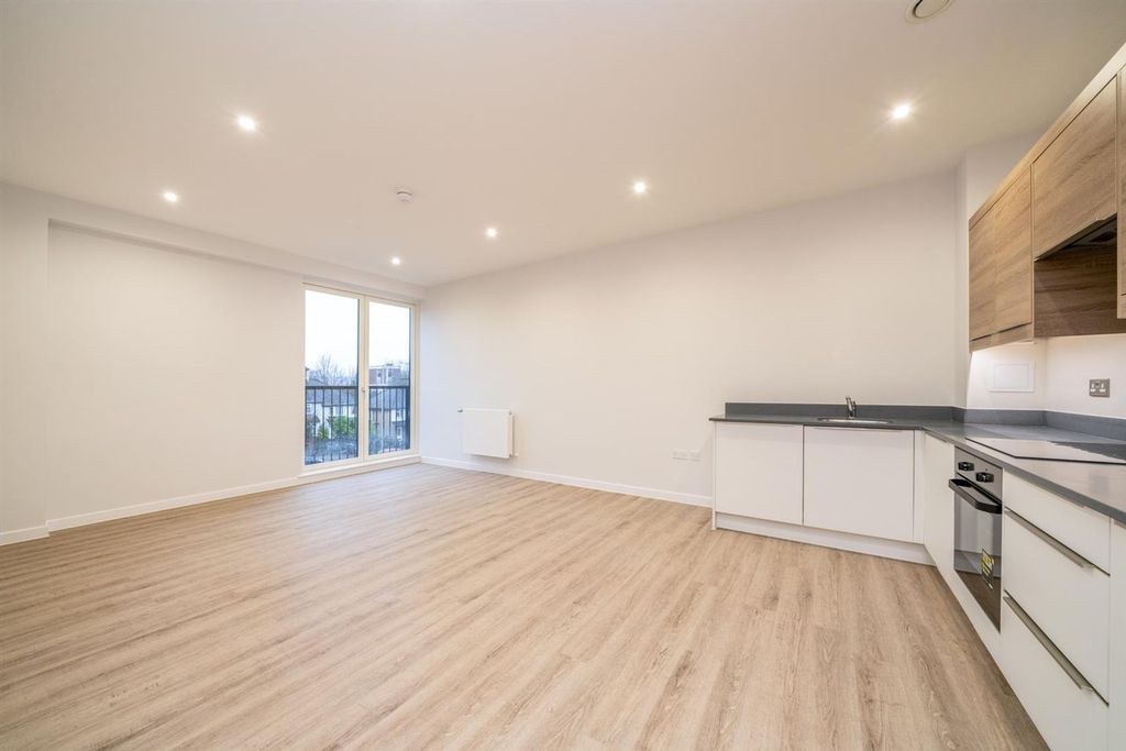 Property photo 3 of 6