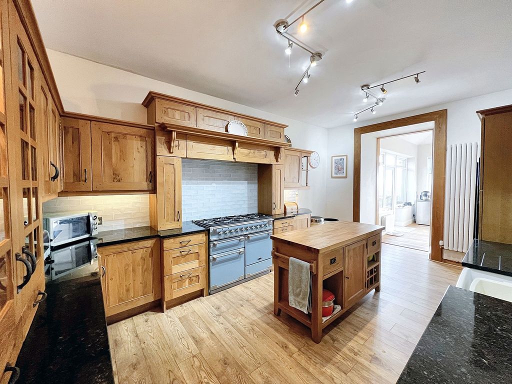 Property photo 2 of 37