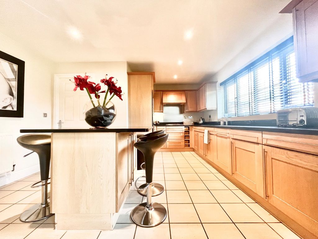 Property photo 3 of 28 Picture No. 10