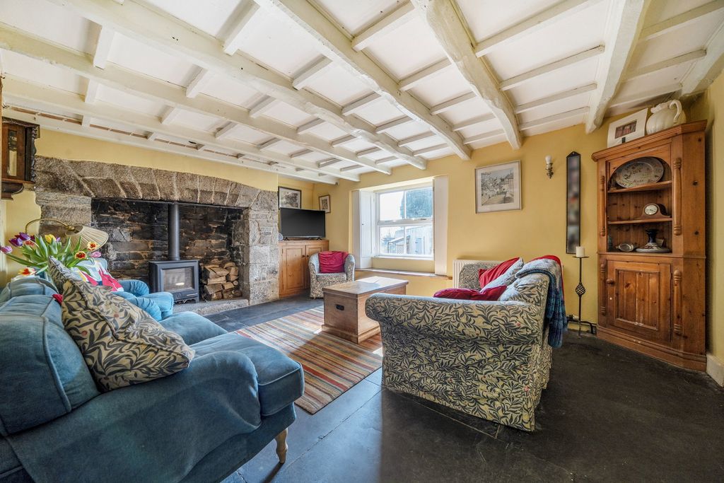 Property photo 2 of 25