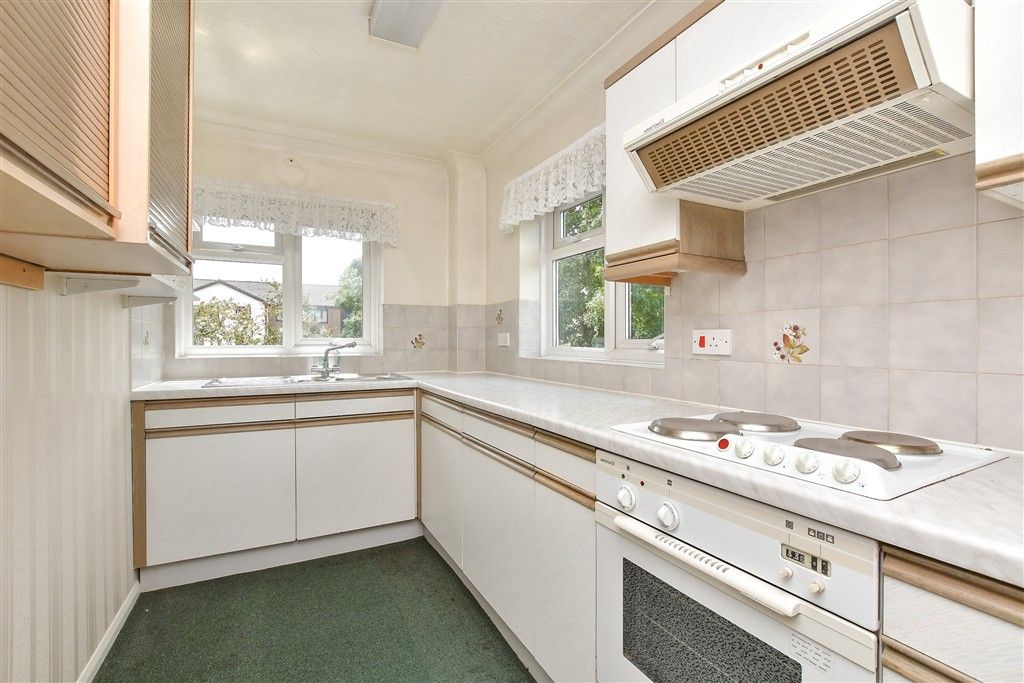 Property photo 3 of 8 Kitchen