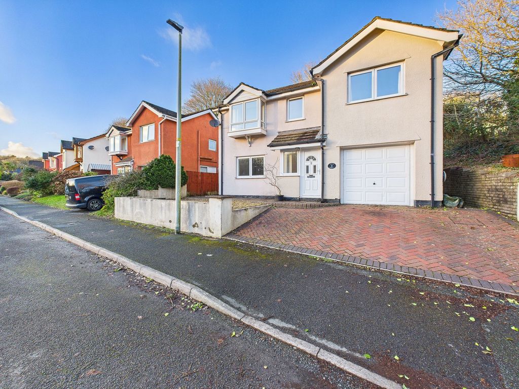 Property photo 2 of 18