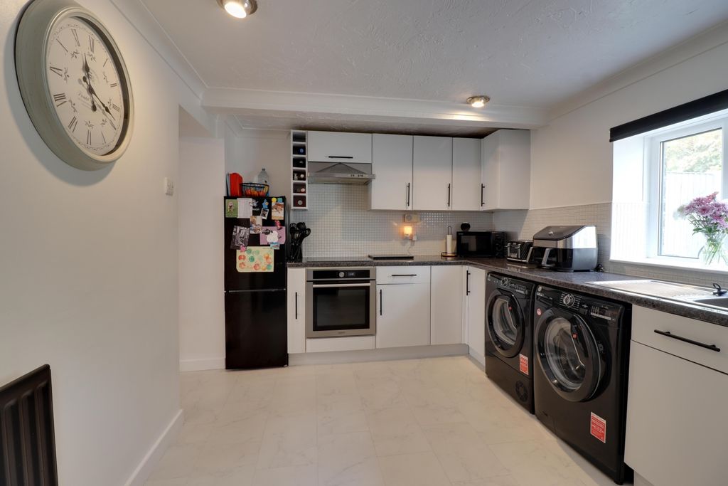 Property photo 3 of 15 Kitchen Diner