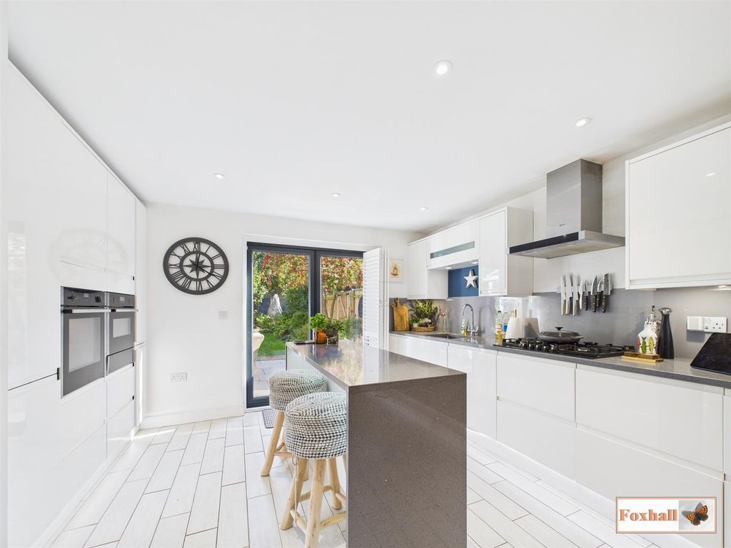 Property photo 3 of 20 Kitchen