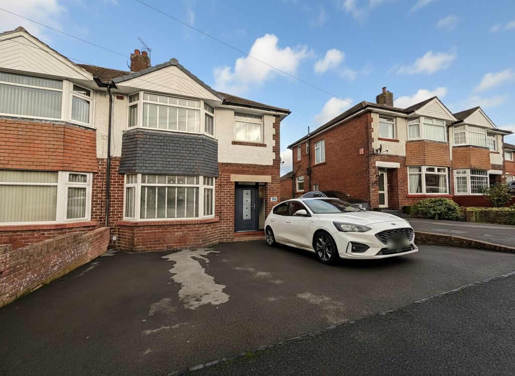 Property photo 1 of 17 Grinsdale Avenue