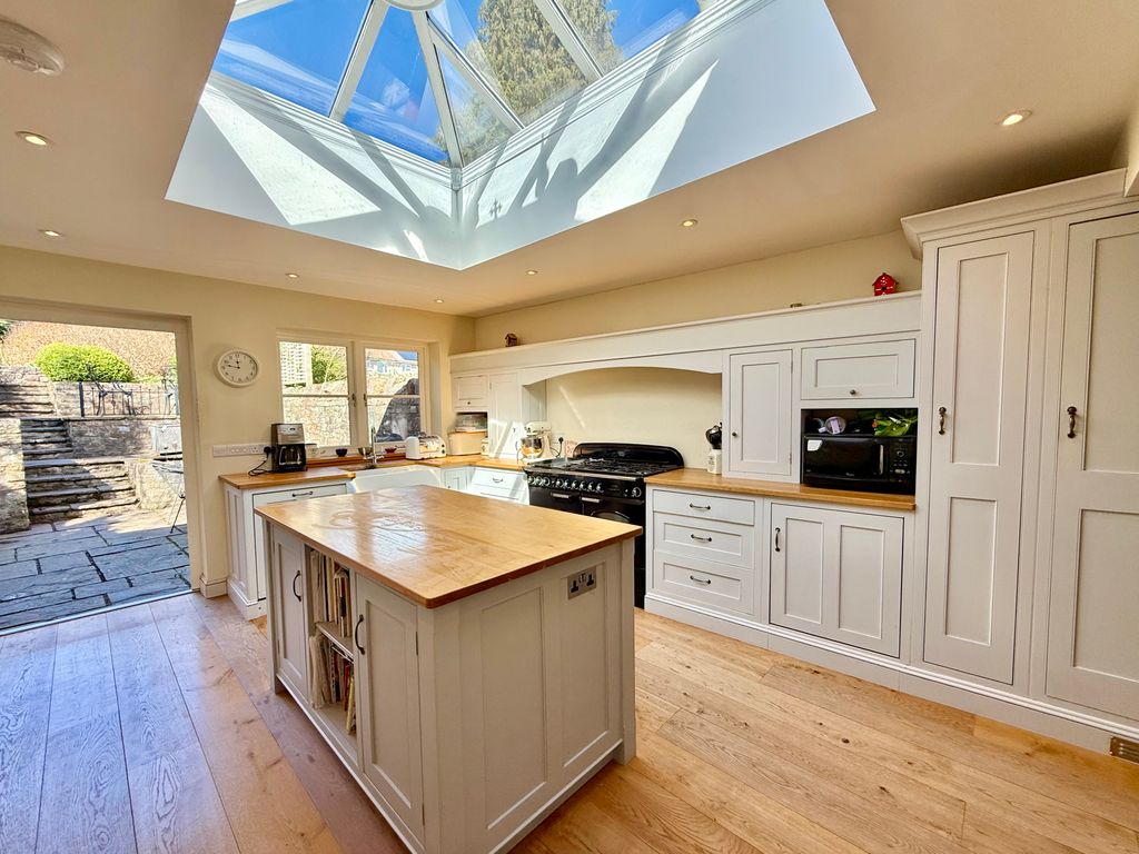 Property photo 2 of 20 Kitchen/Dining Room