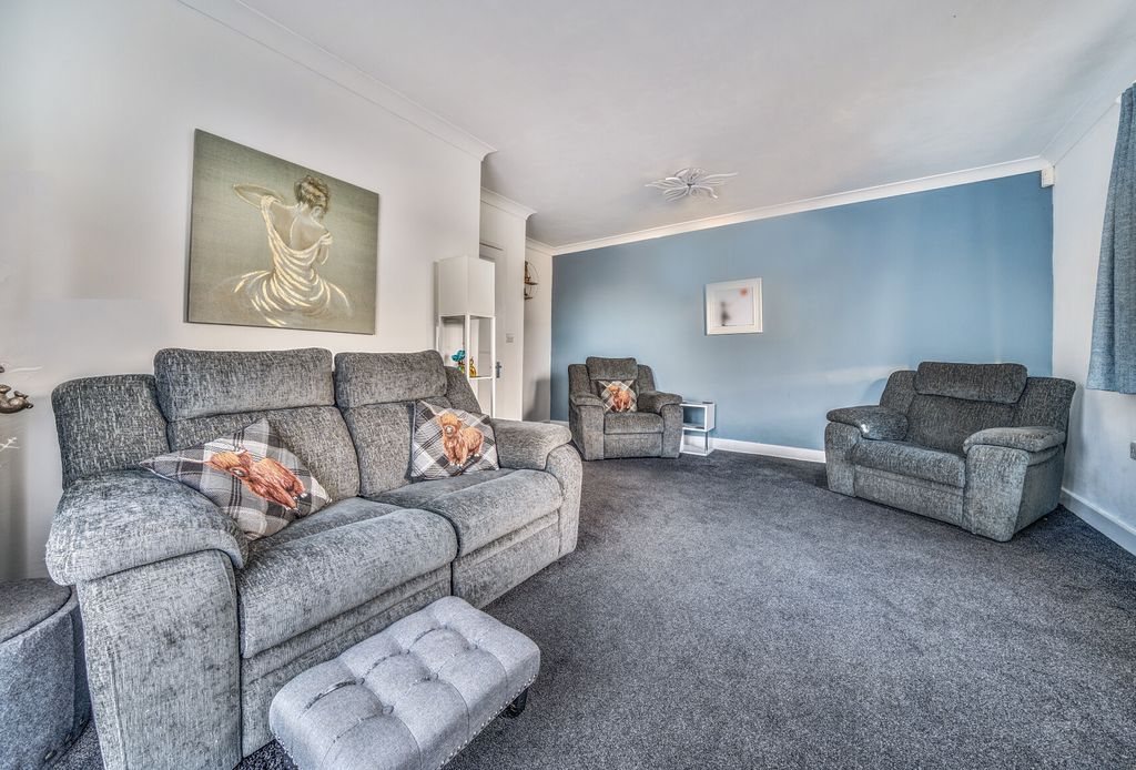 Property photo 3 of 15 1396101-3-695E4c3...