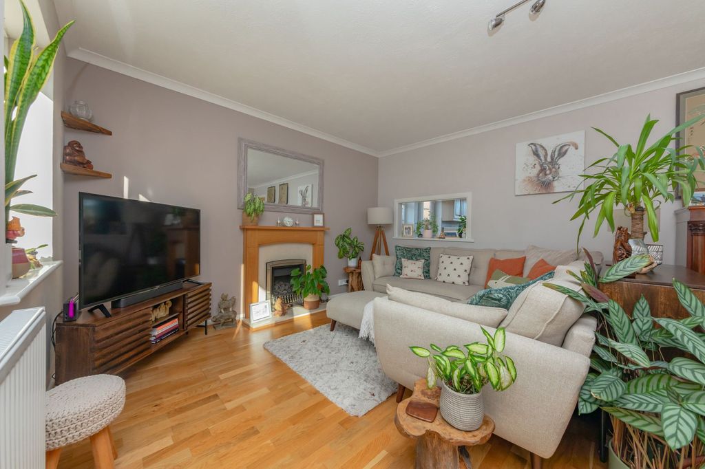 Property photo 2 of 25