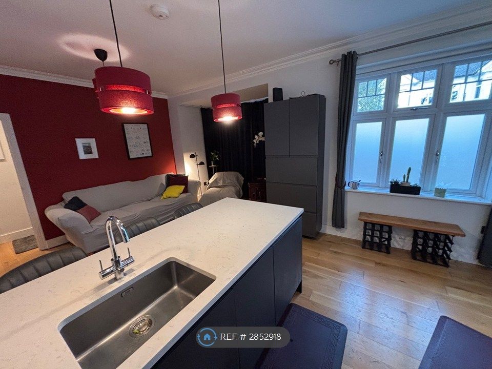 Property photo 3 of 33 Kitchen