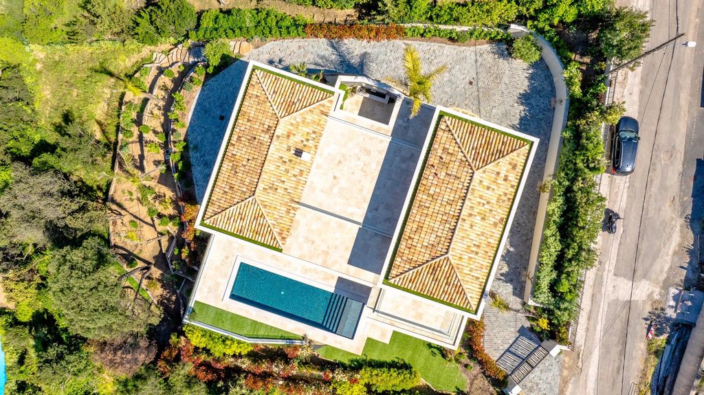 Property photo 3 of 4