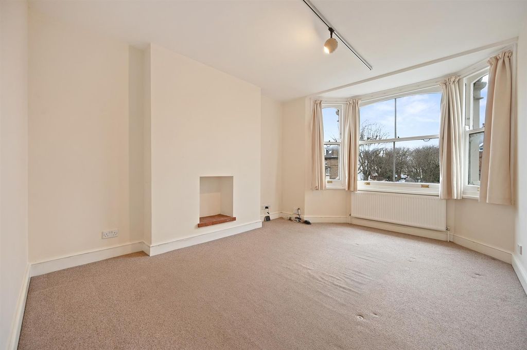 Property photo 3 of 8