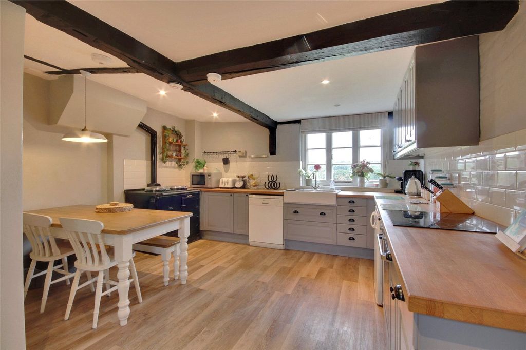 Property photo 3 of 14 Kitchen