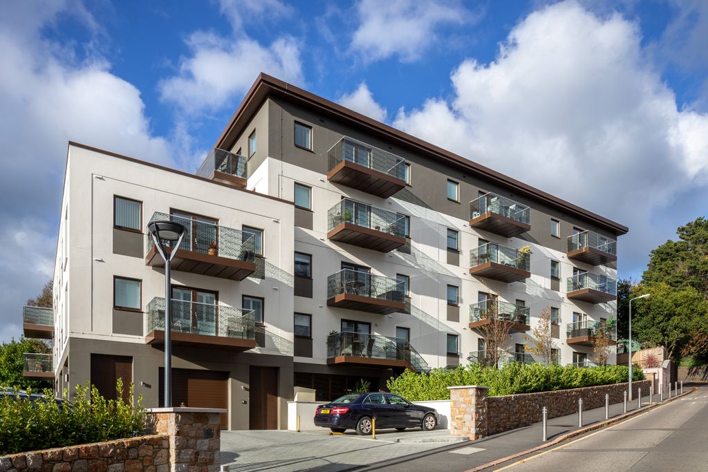 Property photo 1 of 20