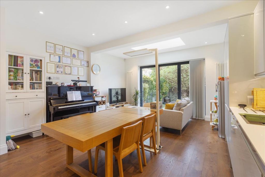 Property photo 3 of 18