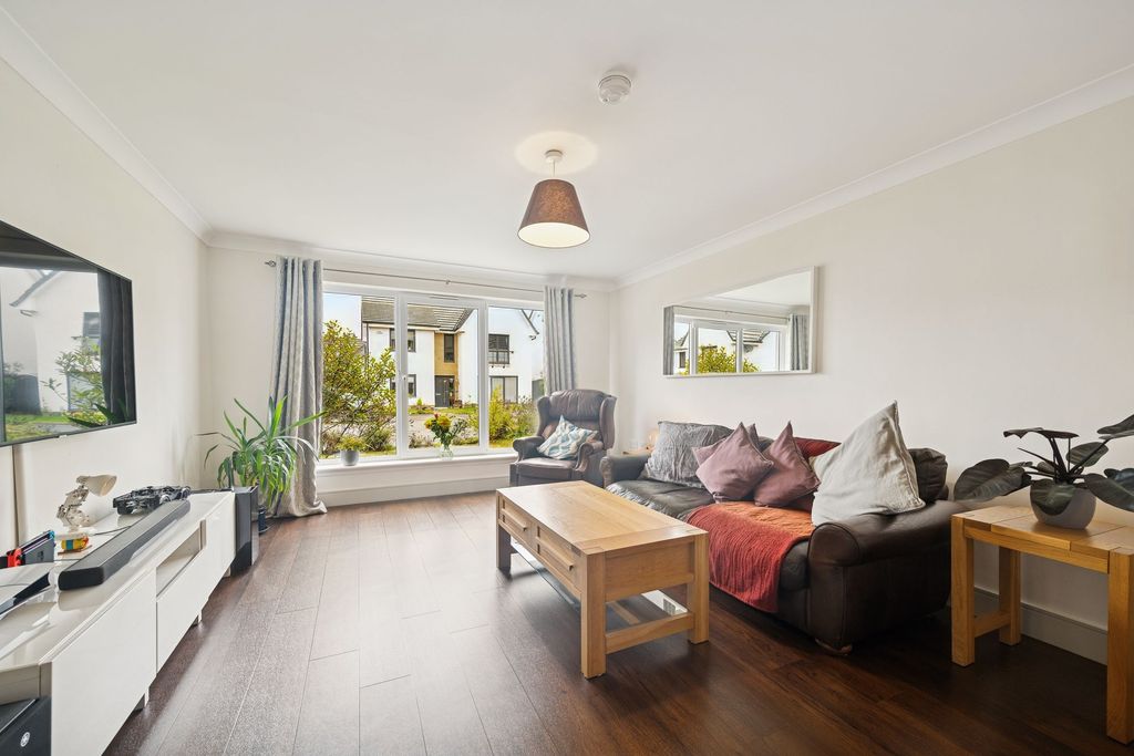 Property photo 2 of 31 Lounge