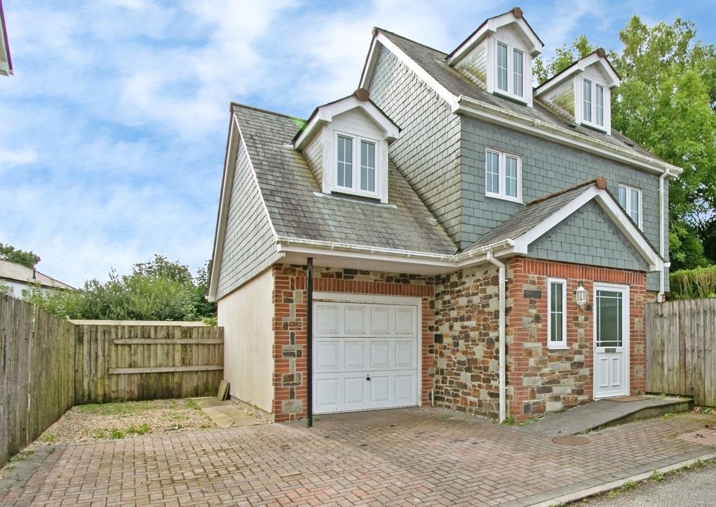 Property photo 1 of 14 Front