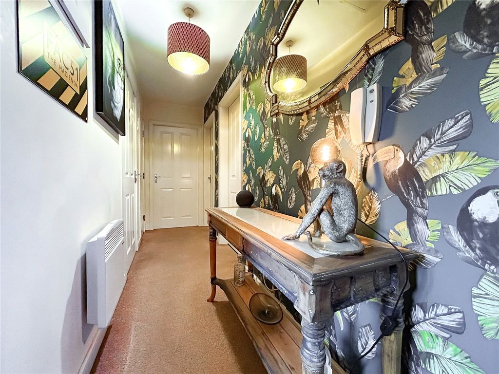 Property photo 3 of 14 Entrance Hall