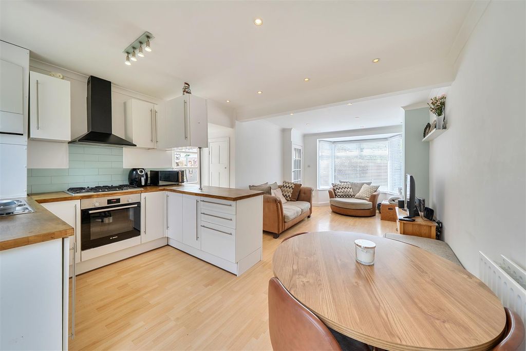 Property photo 2 of 14 Open Plan