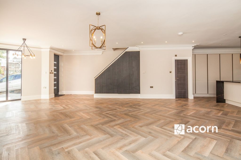 Property photo 2 of 10 5F4E88c9-3893-F01...