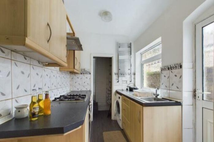 Property photo 2 of 8 Kitchen