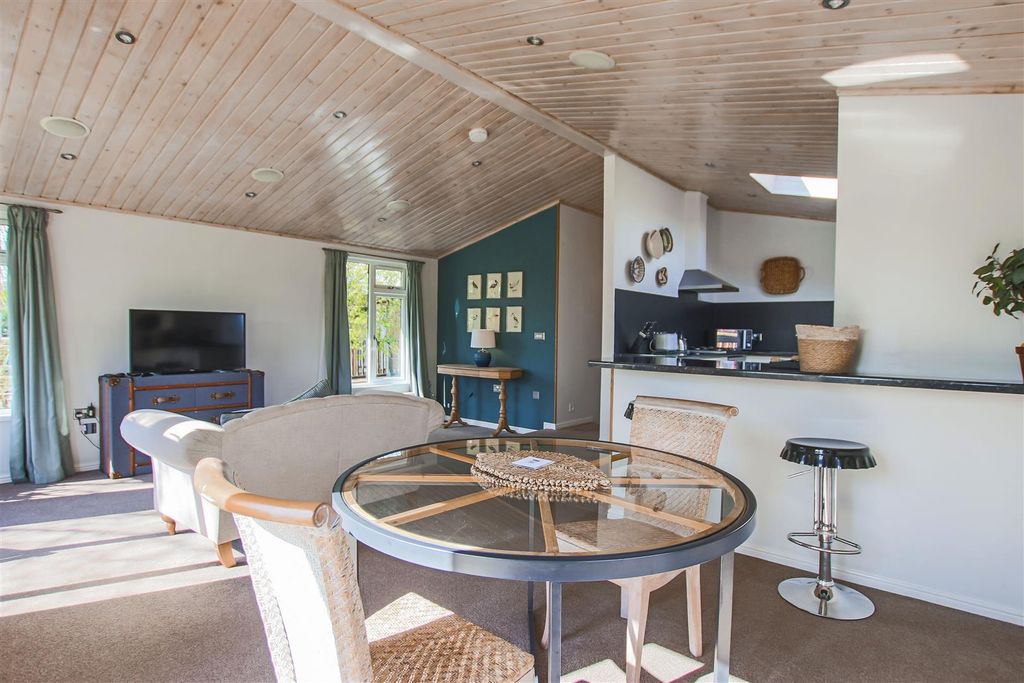 Property photo 3 of 14 3.Jpg