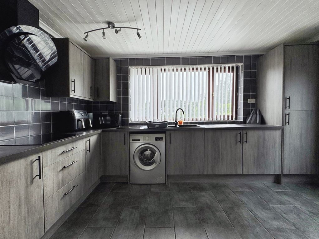 Property photo 2 of 23 5561403