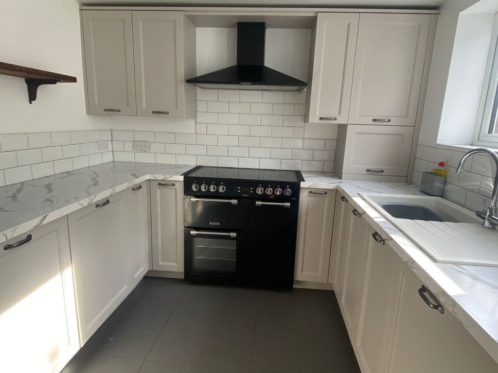 Property photo 2 of 10 2737752