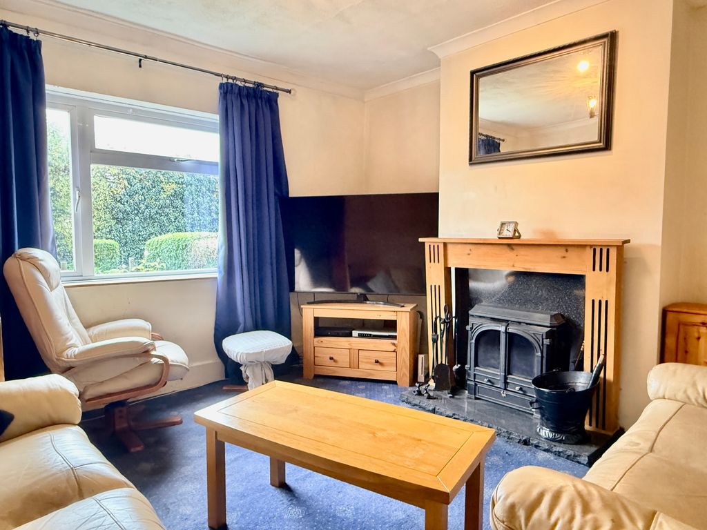 Property photo 2 of 19 Lounge