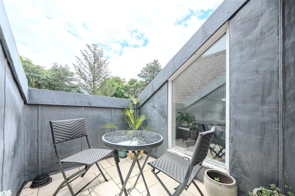 Property photo 2 of 21 Picture No. 22
