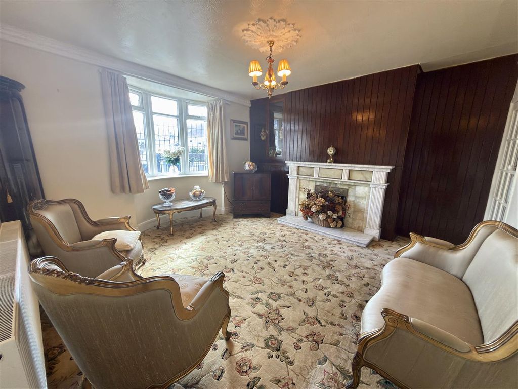 Property photo 2 of 10 Lounge