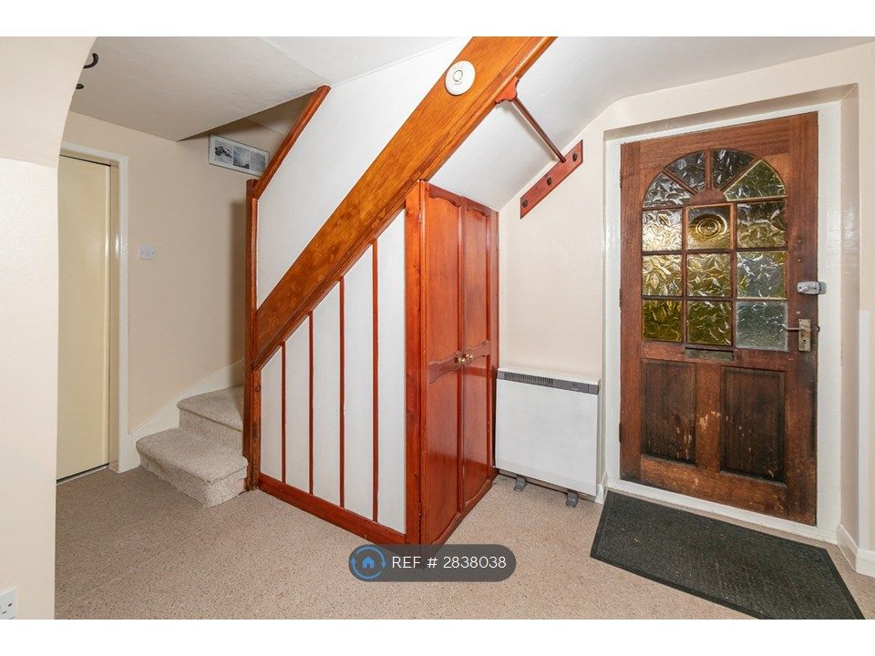 Property photo 3 of 16 Hallway