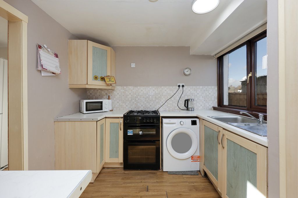 Property photo 3 of 21