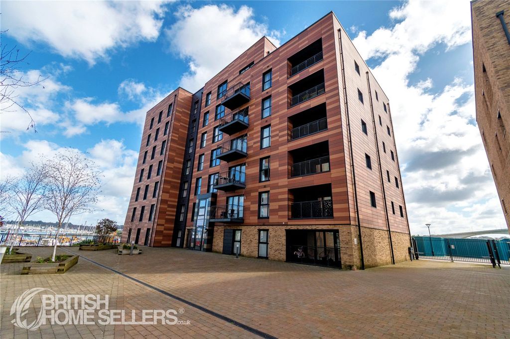 Property photo 1 of 23 Picture No. 05