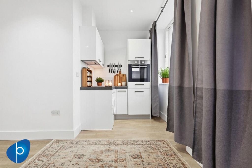 Property photo 2 of 10 Dfd035E0-62Ab-48Ea-B860-Cbed8043B242.Jpeg