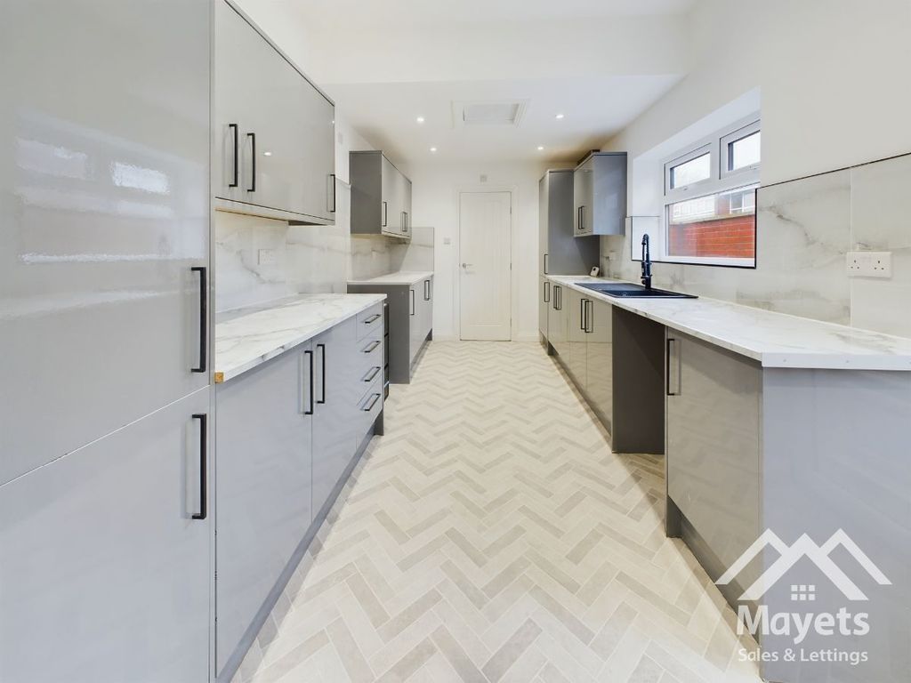 Property photo 2 of 32