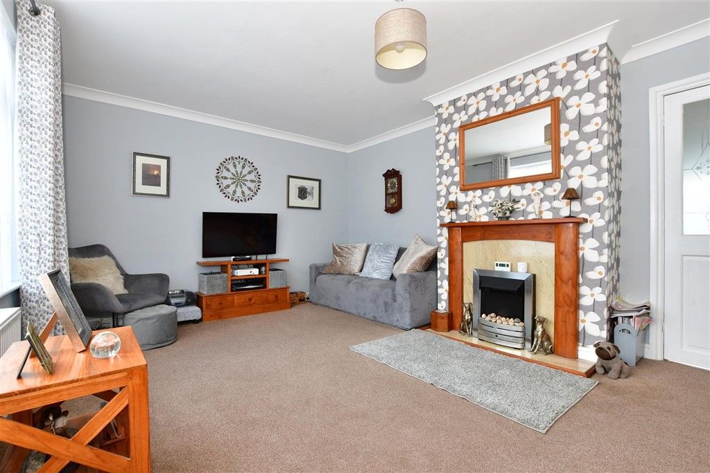 Property photo 2 of 14 Lounge