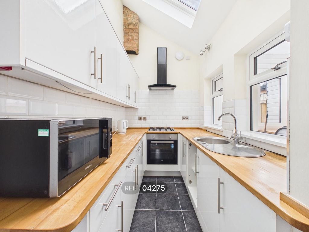 Property photo 2 of 19 Kitchen