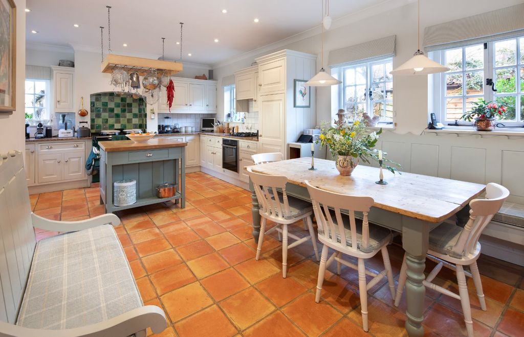 Property photo 2 of 14 Kitchen